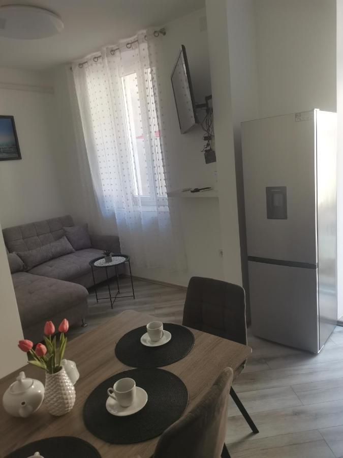 Studio Apartman Kristina Pula Exterior foto